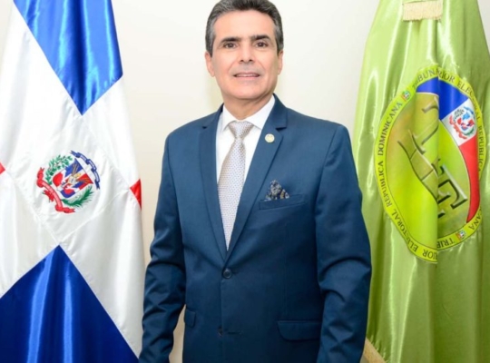 49 instituciones respaldan la continuidad del magistrado Pedro Yermenos Forastieri en el TSE