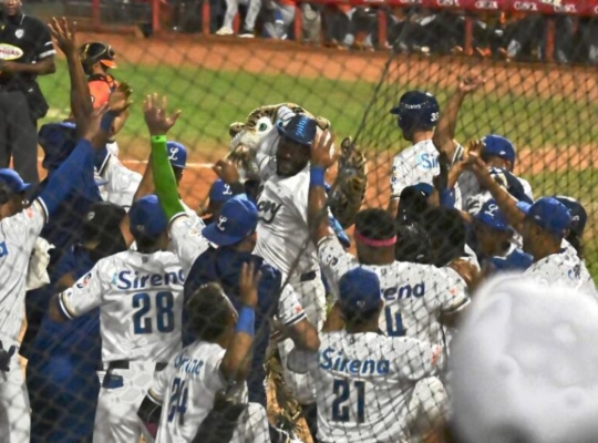 El Licey se impone otra vez ante los Leones con marcador de 8-2
