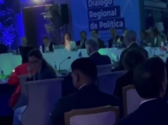 Apagón deja a oscuras inauguración del Diálogo Regional de Transporte presidida por Abinader