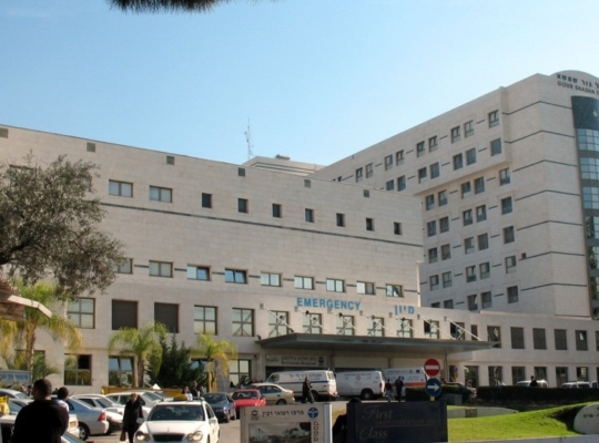 Los últimos tres exrehenes israelíes son dados de alta y abandonan el hospital