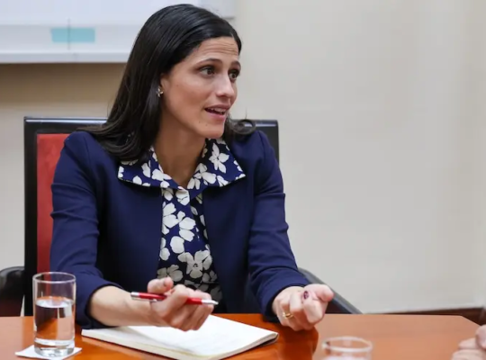 La domínico-francesa Eléonore Caroit es nombrada ministra del gobierno francés