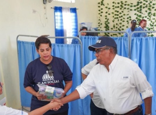 DASAC lleva salud y alimentos a cientos de familias en barrios de Santo Domingo Este.