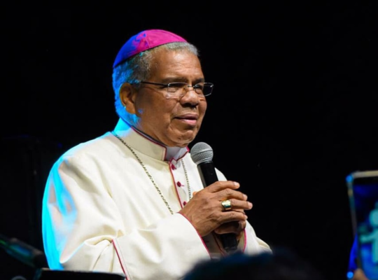 Monseñor Francisco Ozoria revela que el Vaticano lo suspendió de sus funciones por  mala administración