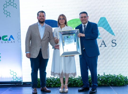 Aduanas rinde homenaje póstumo a Orlando Jorge Mera y nombra laboratorio en su honor