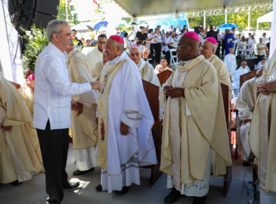 Presidente Abinader participa en emotiva ceremonia por la creación canónica y ordenación episcopal de monseñor Manuel Antonio Ruiz de la Rosa