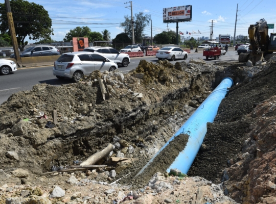CAASD corrige avería en tubería de 30 pulgadas en la autopista Duarte, SDO*