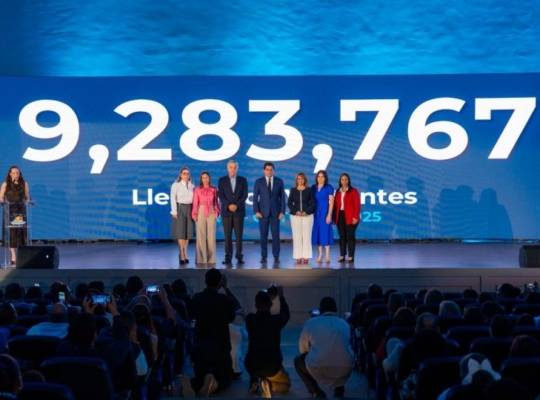 Ministro Collado dice que más 9,2 millones visitantes llegaron a RD hasta octubre, rompiendo otro récords