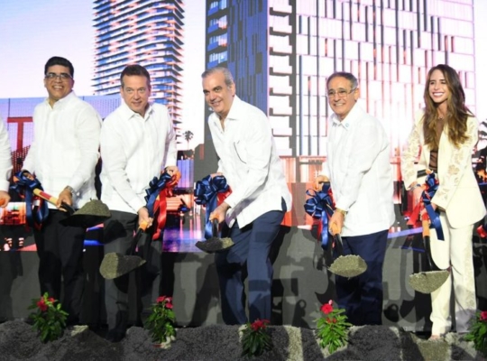 Presidente Abinader marca el inicio del mayor polo de inversión de SDE con el primer palazo del City Center by Lady Lee