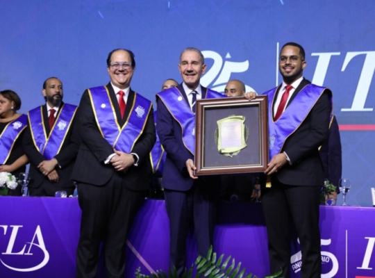 Franklin García Fermín recibe homenaje del ITLA por su trayectoria académica