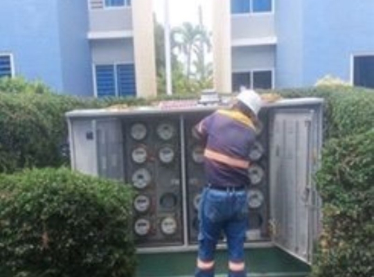 Edeeste interviene y desmantela conexiones irregulares en residencial en Higüey con altos niveles de pérdidas