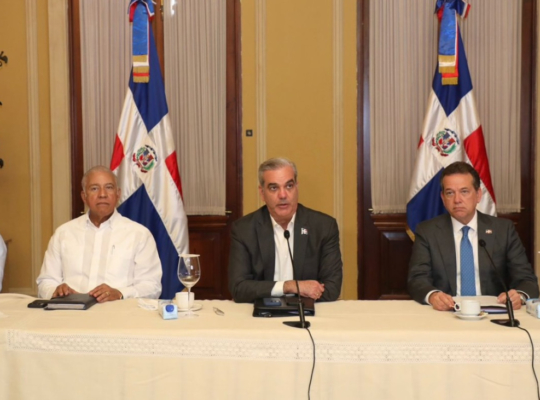  Abinader impulsa acciones para garantizar abastecimiento y estabilidad de precios durante la temporada navideña 