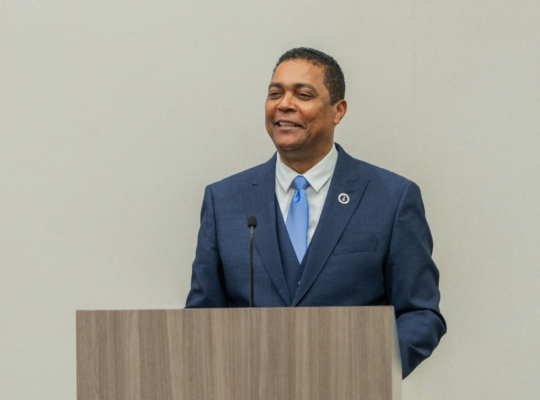 Víctor D’Aza anuncia retiro precandidatura presidencial por PRM