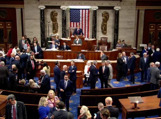 Los republicanos del Senado rompen la resistencia demócrata para poner fin al cierre del Gobierno de Estados Unidos