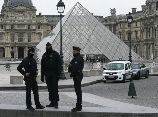 Robo en el Louvre: ¿pudo un problema matemático de hace 50 años haber ayudado a mantener seguro el museo francés?