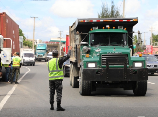 INTRANT anuncia medidas especiales para regular el transporte de carga en Navidad 2025 y Año Nuevo 2026*