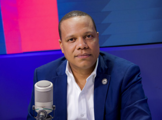 Eddy Alcántara advierte sobre el «comercio irregular chino» y la evasión fiscal