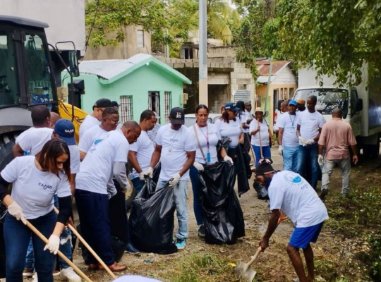 Caasd recolecta toneladas desechos en jornada de limpieza de cañadas en el GSD