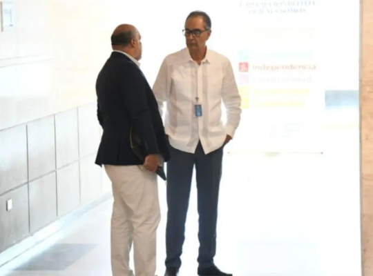 El abogado Miguel Valerio confirma arresto del exdirector del Senasa Santiago Hazim tras interrogatorio del Ministerio Público