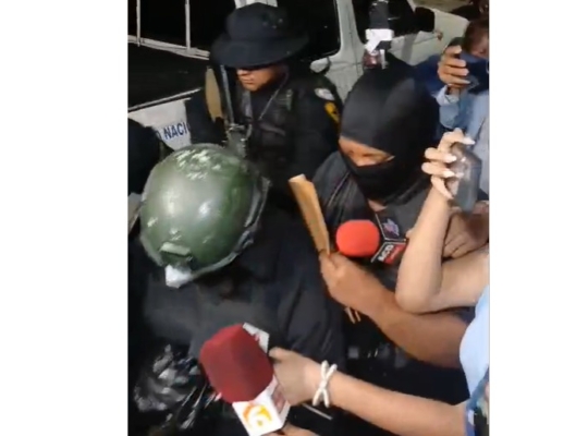 La imputada en caso Senasa Heidi Mariela llega al Palacio de Justicia esta noche