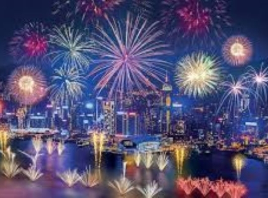 Hong Kong cancela fuegos artificiales de Año Nuevo tras incendio mortal y los sustituye por concierto y cuenta regresiva lumínica