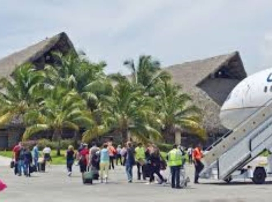 Migración reporta pico de llegadas de dominicanos residentes en el exteriorAeropuertos de Punta Cana y Las Américas operan con alta demanda y refuerzo de personal.