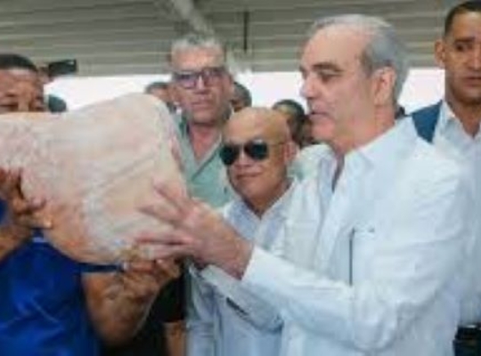 Presidente Luis Abinader supervisa abastecimiento y precios de la canasta básica