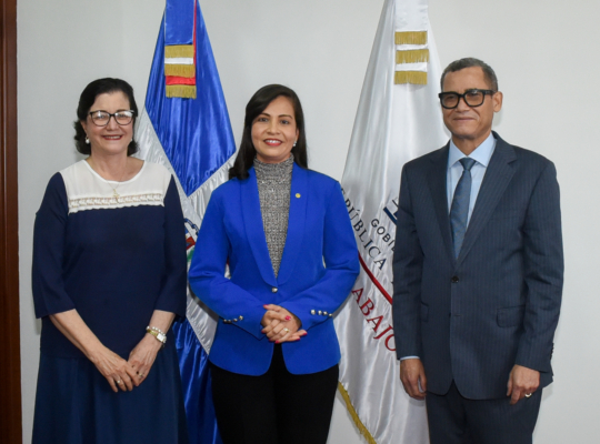 Ministro de Trabajo juramenta subgerente general del CNSS