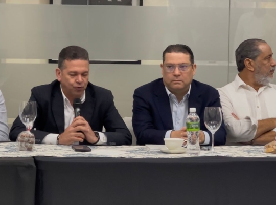 Ministro del MICM y director de Proindustria visitan Parque Industrial de La Vega*