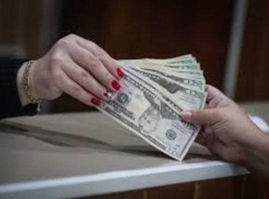 Dólar mantiene estabilidad y se cotiza en RD$64.03, según Banco Central