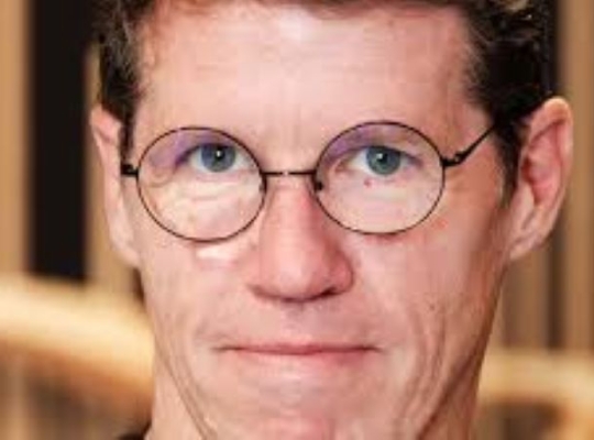 Falleció compositor estadounidense Guy Moon