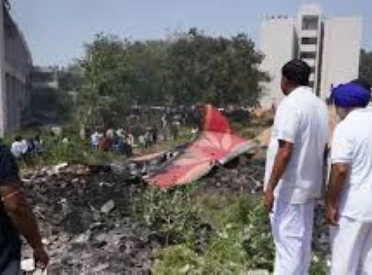 Mueren cinco personas, entre ellas un destacado político, en un accidente aéreo en el oeste de India