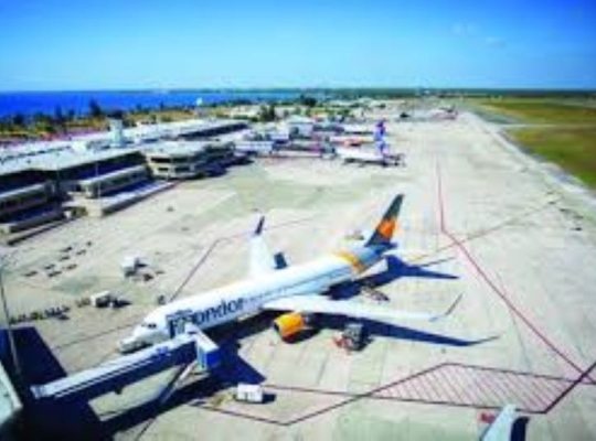 Cierre del espacio aéreo del Caribe paraliza vuelos entre RD y varios destinos internacionales