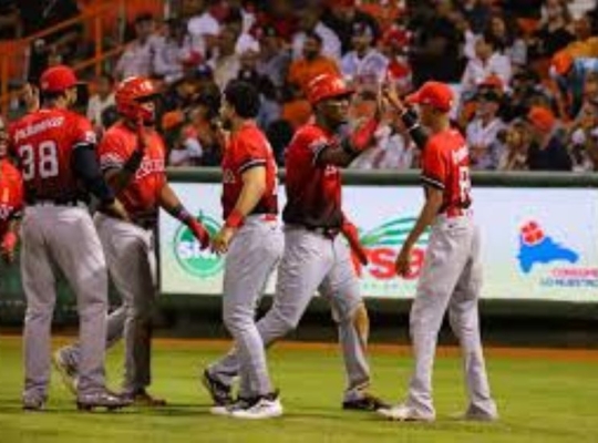Leones del Escogido salieron anoche como “una tromba”ponen serie 2-0