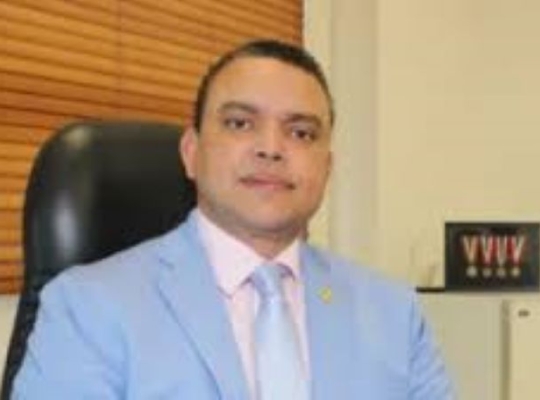 Decreto 6-26: Presidente designa a Julio Landrón como director del Servicio Nacional de Salud