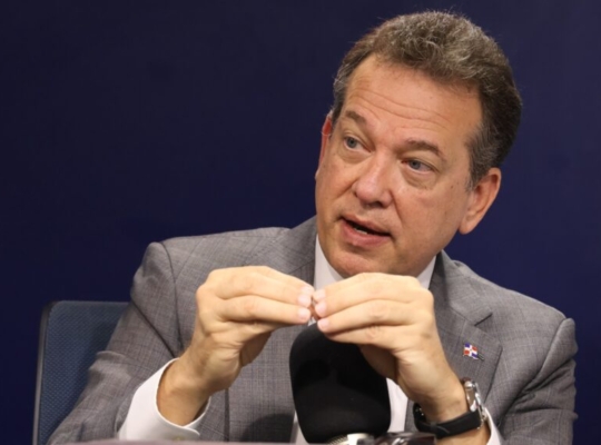 Presidente Abinader designa a Víctor “Ito” Bisonó como ministro de Viviendas y Edificaciones