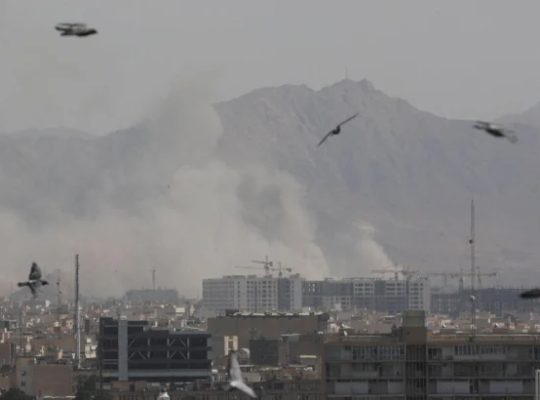 EE.UU. e Israel atacan a Irán, y Teherán promete una «respuesta aplastante»