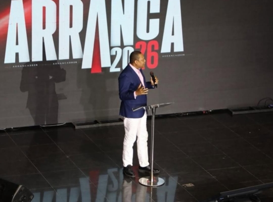 Eddy Alcántara impulsa el espíritu emprendedor en el evento “Arranca 2026” de Dío Astacio