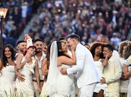 Una boda de verdad en la actuación de Bad Bunny en el Super Bowl