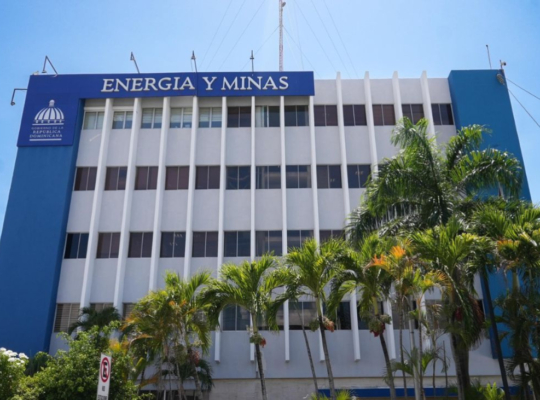 Gobierno informa que el servicio eléctrico fue restablecido en un 100 % en todo el país