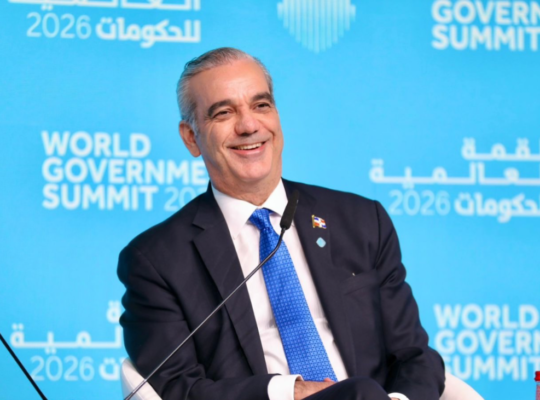 El presidente Luis Abinader regresó al país tras exitosa jornada en Emiratos Árabes Unidos