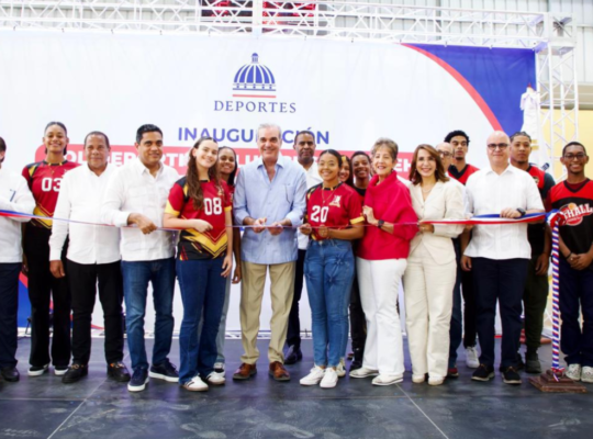 Presidente Abinader impulsa el desarrollo integral de la juventud con la entrega de dos modernos polideportivos techados en Puerto Plata