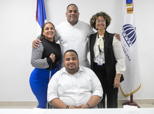 CONADIS instruye a comunicadores sobre cómo referirse a personas con discapacidad