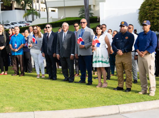 La Iglesia de Jesucristo honra los símbolos patrios con acto a la bandera en Santo Domingo