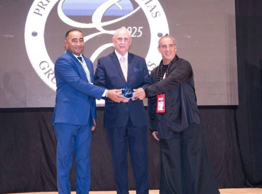 Flavio Acuña recibe reconocimiento internacional en FITUR e impulsa alianza estratégica para Punta Cana