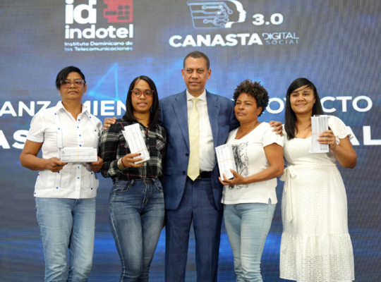 Indotel lanza proyecto Canasta Digital Social 3.0; beneficiará a 5,000 personas con acceso conectividad y alfabetización digital