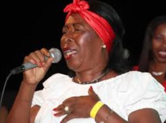 Muere Enerolisa Núñez, «Reina de la Salve» y la voz de la tradición afrodominicana