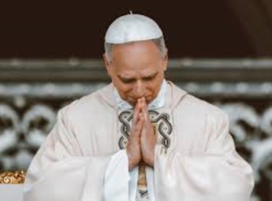 En el ángelus, el papa león XIV instó a los fieles a dedicar tiempo a los ancianos y a la oración en cuaresma