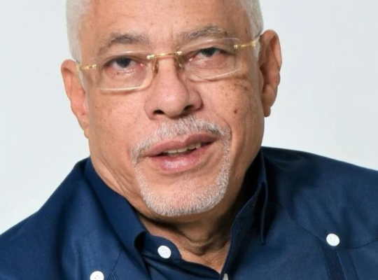 Abinader, Hipólito y PRM