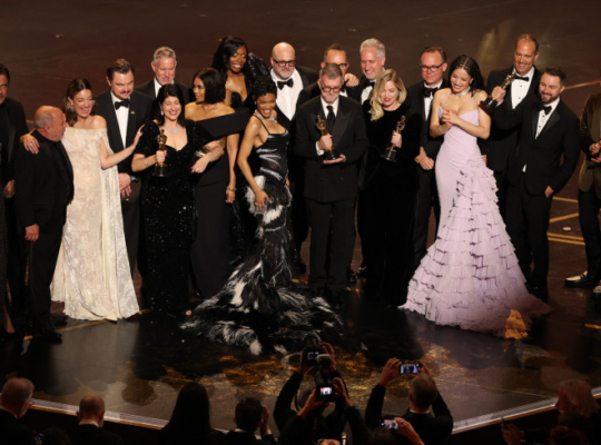 «Una batalla tras otra», la más galardonada de los Óscar con seis premios, incluyendo mejor película