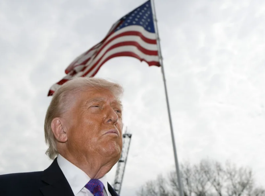 Trump intenta frenar la escalada del precio de la gasolina